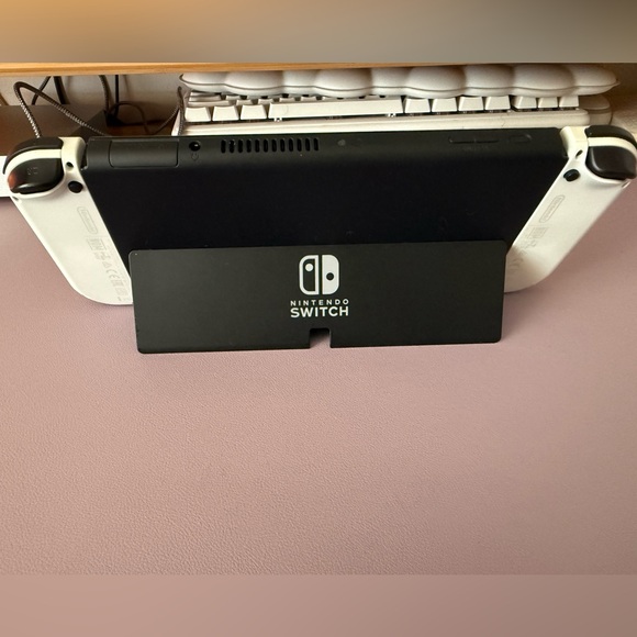Nintendo Switch OLED - Picture 3 of 11